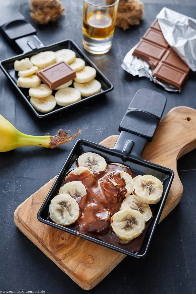 Süße Raclette-Idee mit Schokolade und Banane