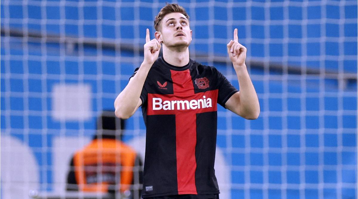 Thomas Müller jubelt nach einem Tor für den FC Bayern München, seine charakteristische Freude ist sichtbar