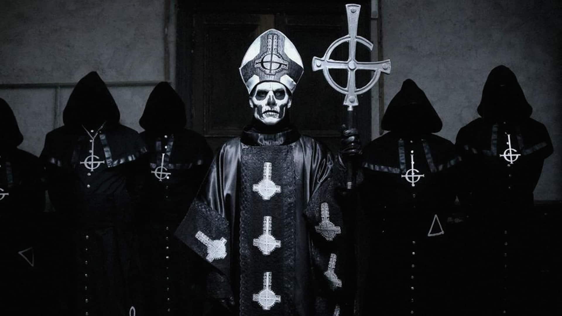 Till Lindemann in seiner ikonischen Bühnenperformance mit Rammstein