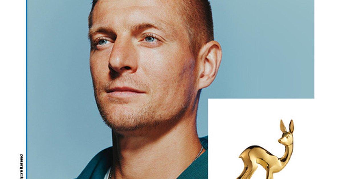 Toni Kroos in seinen jungen Jahren beim FC Bayern München, fokussiert auf das Spiel.