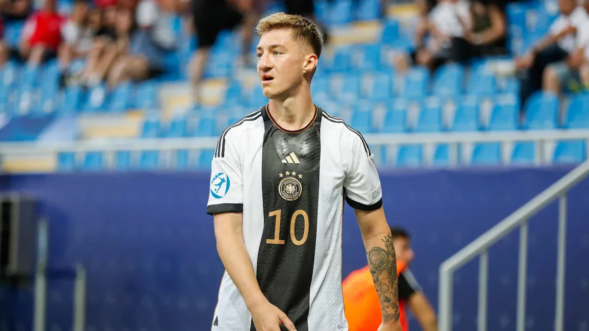 Dokumentation über Toni Kroos: Aufnahmen aus seiner Jugendzeit und frühen Karriere bei Bayern München